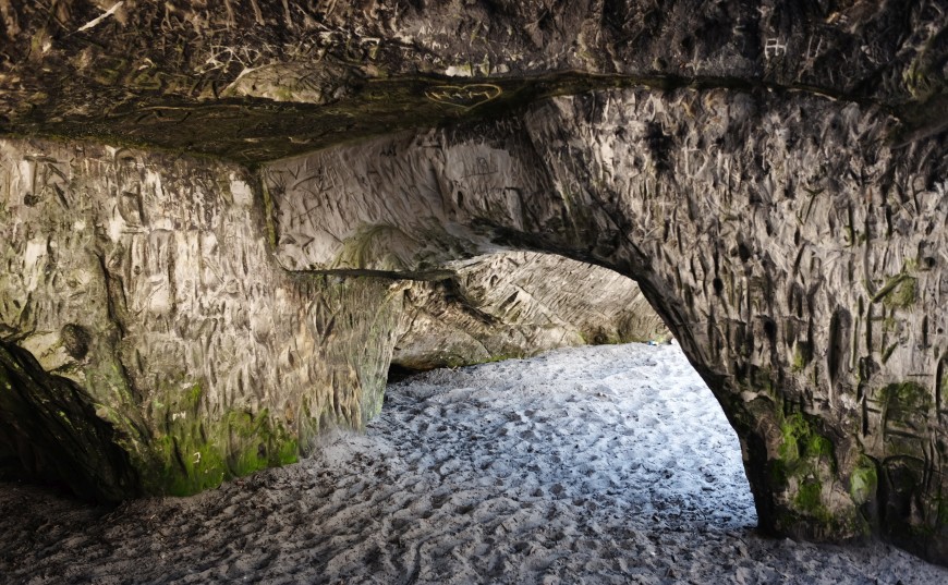 Sandhöhlen am Heers unterhalb des Regensteins