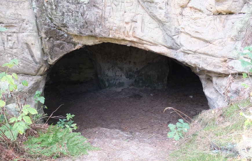 Sandhöhle am Regenstein, südlich der Heerstraße